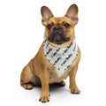 I am fluffy bandana på fransk bulldog