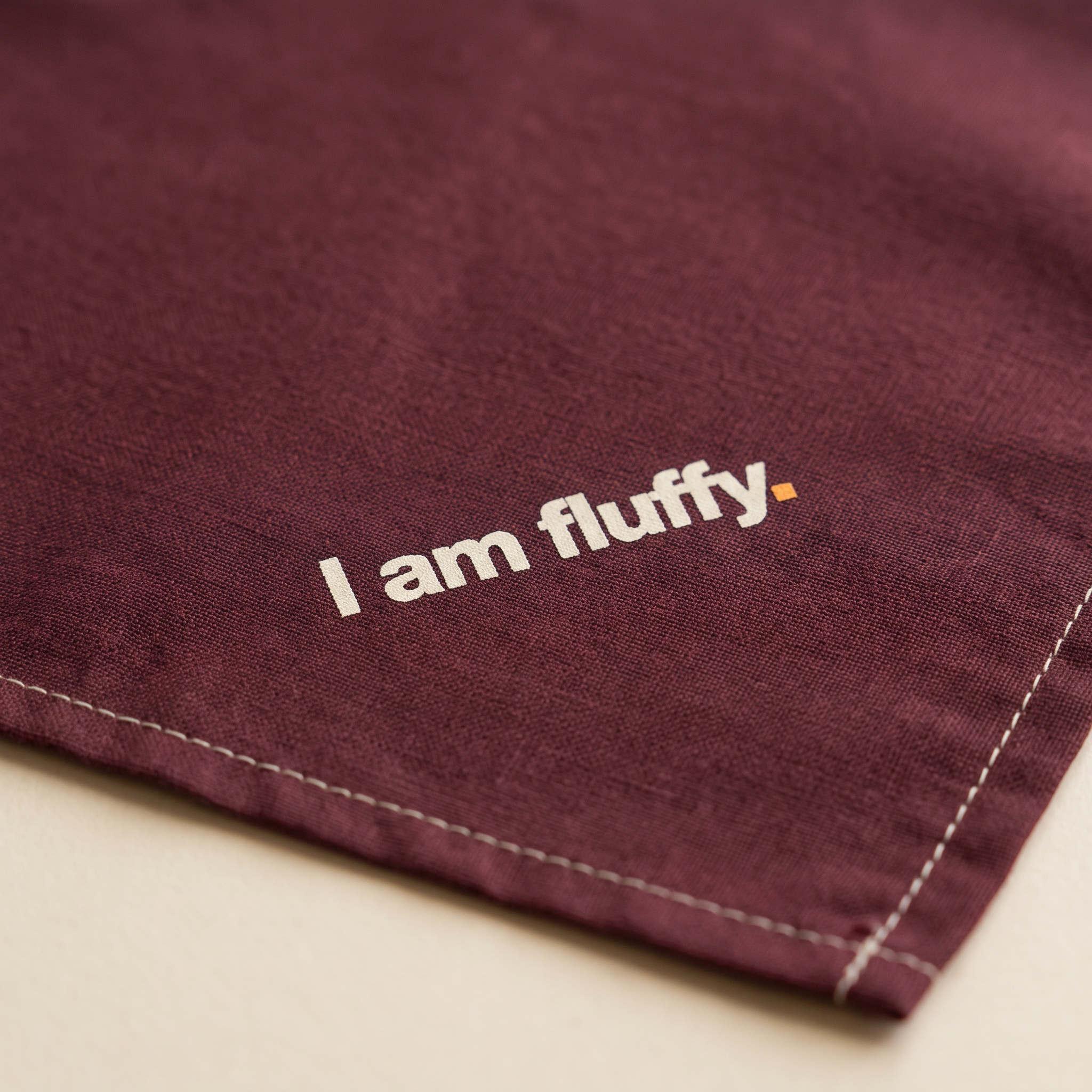 I am fluffy bandana, tæt på stof og mærke